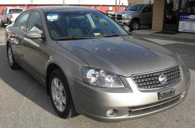 Nissan Altima Pickupslt Quad Cab SWB 4WD 4x4 Truck Unspecified