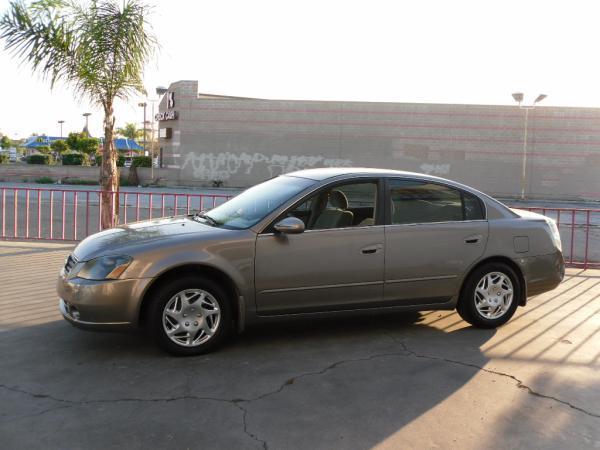 Nissan Altima 2005 photo 2