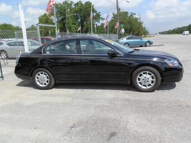 Nissan Altima Pickupslt Quad Cab SWB 4WD 4x4 Truck Sedan