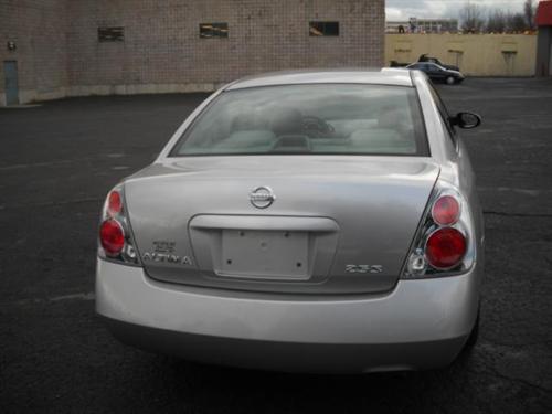 Nissan Altima 2005 photo 2