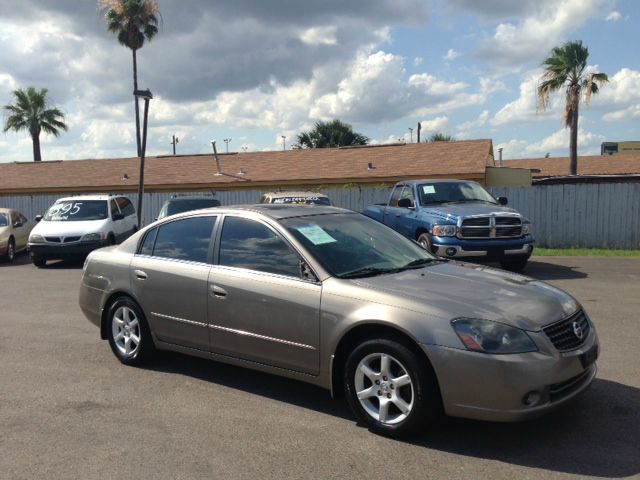 Nissan Altima Pickupslt Quad Cab SWB 4WD 4x4 Truck Sedan
