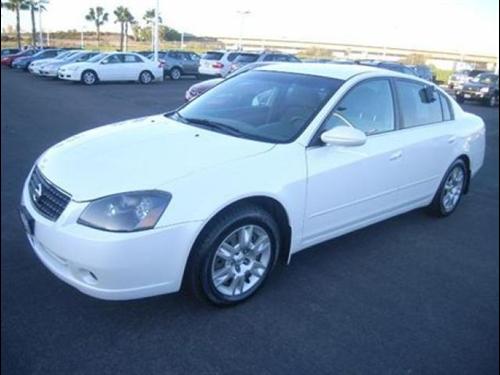 Nissan Altima 2005 photo 2