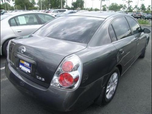 Nissan Altima 2005 photo 1