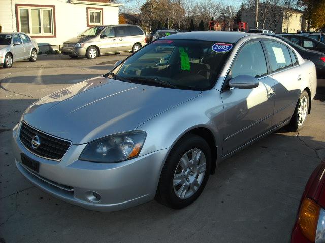 Nissan Altima LS S Sedan