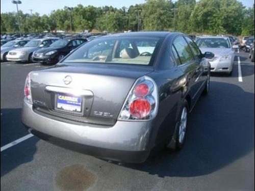 Nissan Altima 2005 photo 2