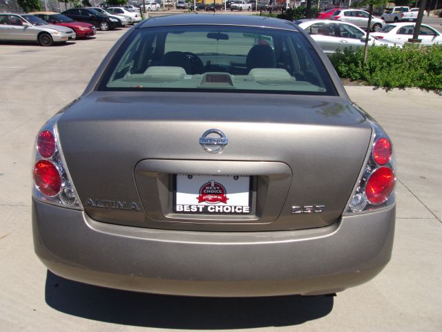 Nissan Altima Pickupslt Quad Cab SWB 4WD 4x4 Truck Sedan