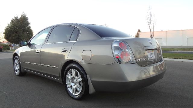 Nissan Altima 2005 photo 2
