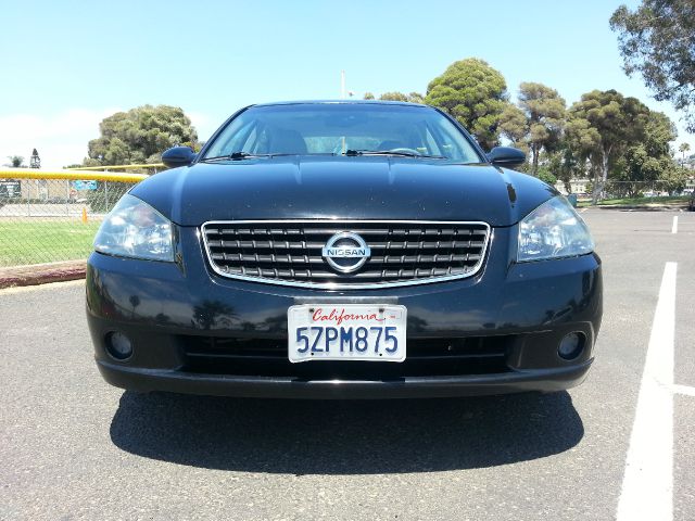 Nissan Altima SLT Quad Cab 2WD Sedan