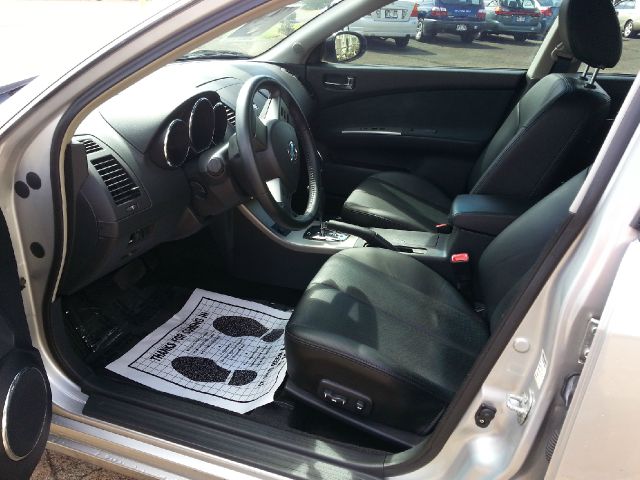 Nissan Altima SLT Quad Cab 2WD Sedan