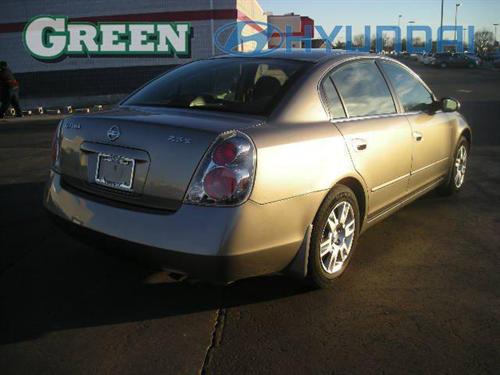 Nissan Altima 2005 photo 2