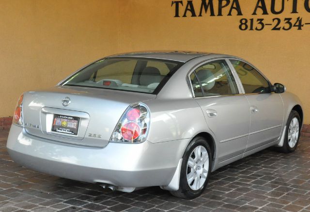 Nissan Altima Pickupslt Quad Cab SWB 4WD 4x4 Truck Sedan