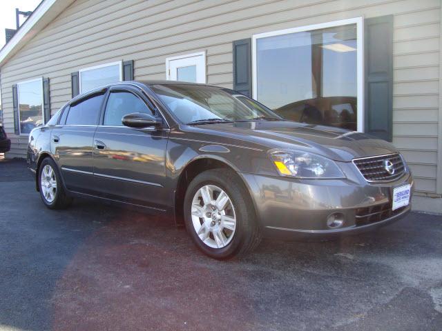 Nissan Altima 2WD Crew Cab 140.5 Laramie Sedan