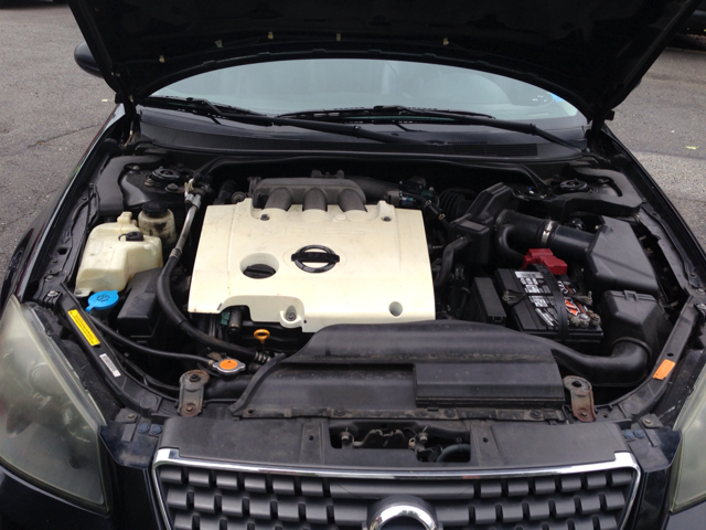 Nissan Altima ST Pickup 4D 5 1/2 Ft Sedan