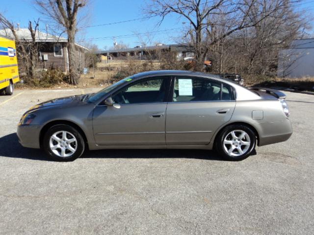 Nissan Altima XR Sedan