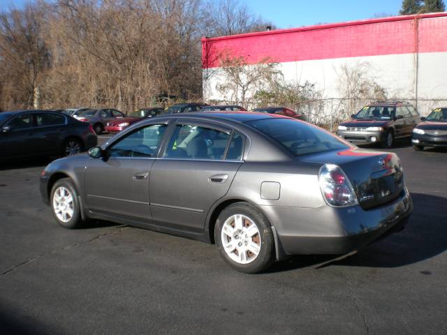 Nissan Altima 2005 photo 2