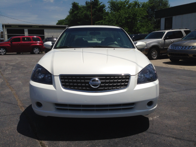 Nissan Altima Pickupslt Quad Cab SWB 4WD 4x4 Truck Sedan