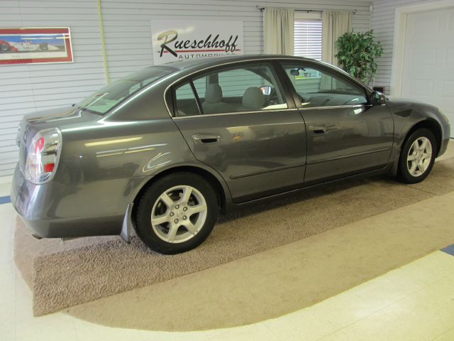 Nissan Altima 2005 photo 2