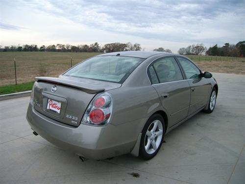 Nissan Altima 2005 photo 2