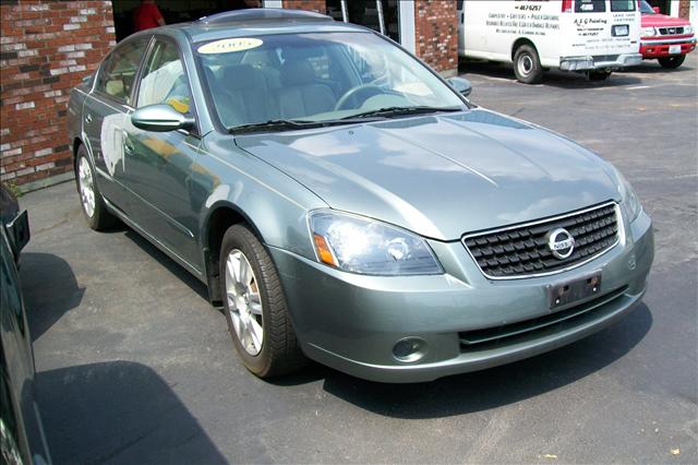Nissan Altima SE Sedan