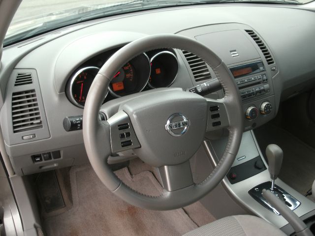 Nissan Altima Pickupslt Quad Cab SWB 4WD 4x4 Truck Sedan