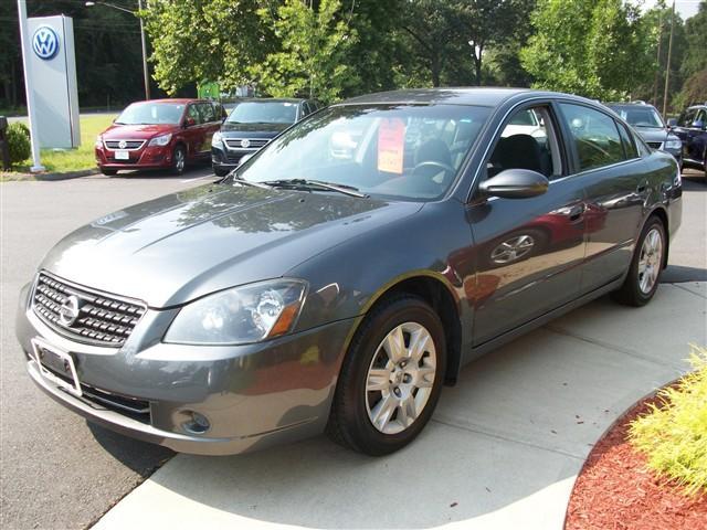 Nissan Altima Pickupslt Quad Cab SWB 4WD 4x4 Truck Sedan