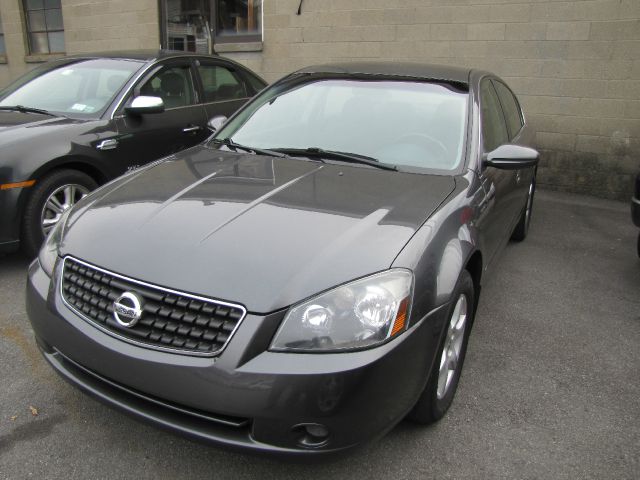 Nissan Altima Pickupslt Quad Cab SWB 4WD 4x4 Truck Sedan