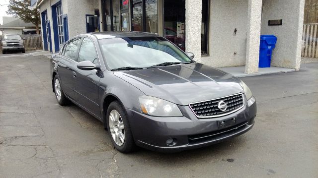 Nissan Altima Pickupslt Quad Cab SWB 4WD 4x4 Truck Sedan