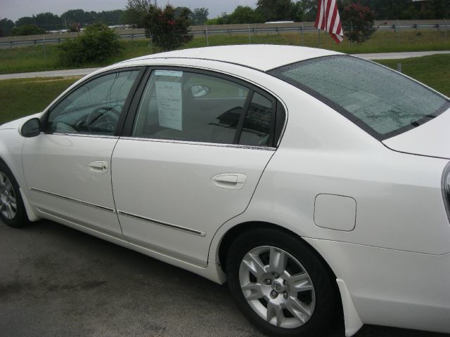 Nissan Altima Pickupslt Quad Cab SWB 4WD 4x4 Truck Sedan