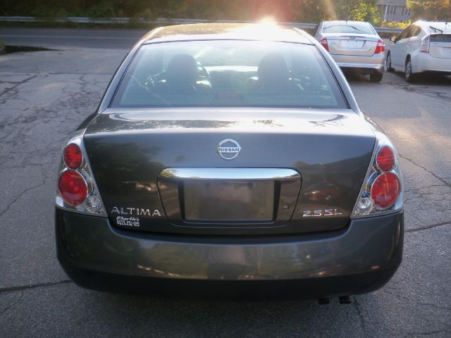Nissan Altima Pickupslt Quad Cab SWB 4WD 4x4 Truck Sedan