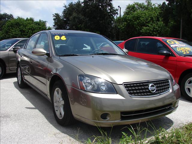 Nissan Altima Pickupslt Quad Cab SWB 4WD 4x4 Truck Sedan