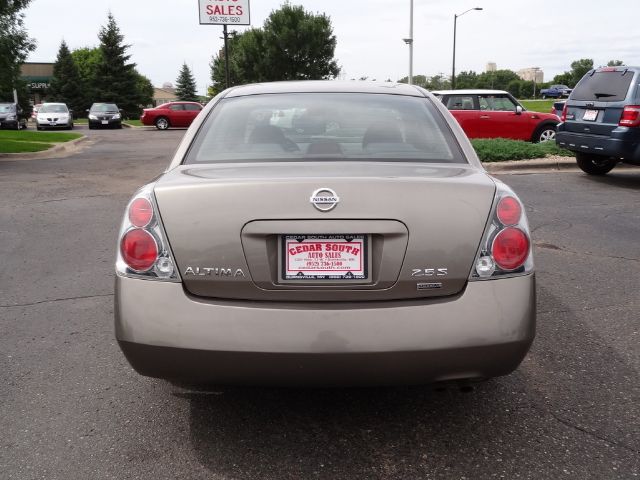 Nissan Altima Pickupslt Quad Cab SWB 4WD 4x4 Truck Sedan