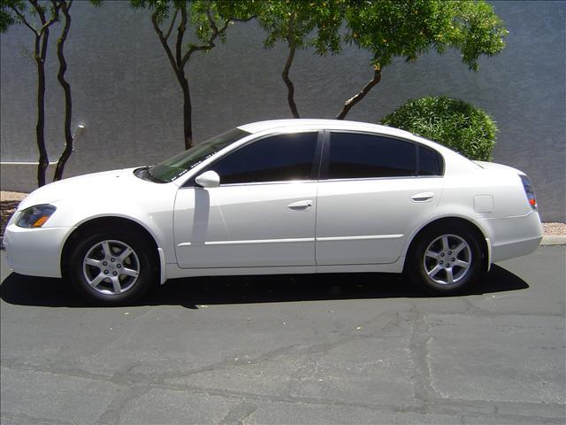 Nissan Altima Pickupslt Quad Cab SWB 4WD 4x4 Truck Sedan