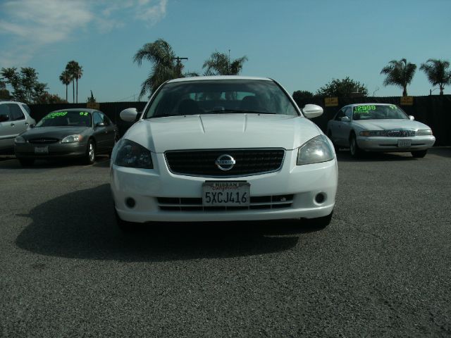 Nissan Altima Pickupslt Quad Cab SWB 4WD 4x4 Truck Sedan