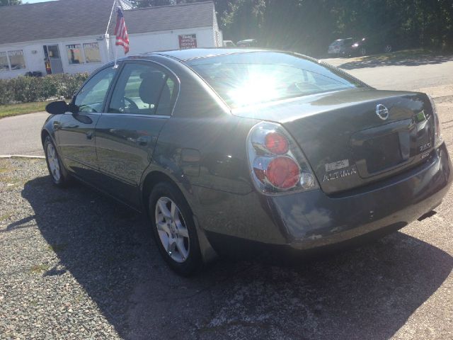 Nissan Altima Pickupslt Quad Cab SWB 4WD 4x4 Truck Sedan