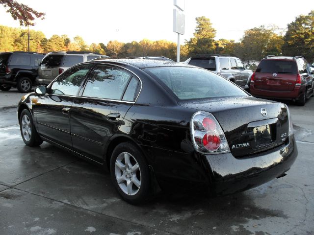 Nissan Altima Pickupslt Quad Cab SWB 4WD 4x4 Truck Sedan