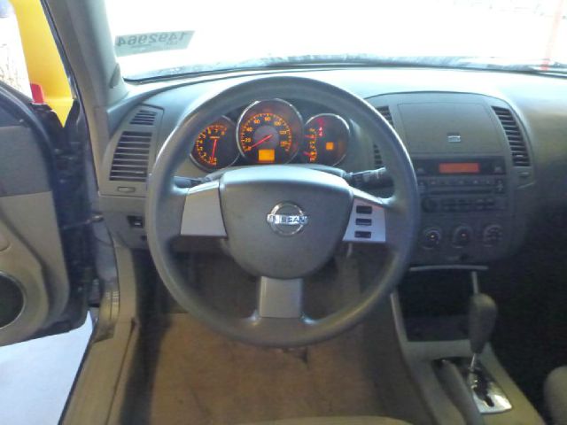 Nissan Altima Pickupslt Quad Cab SWB 4WD 4x4 Truck Sedan