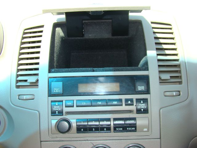 Nissan Altima Pickupslt Quad Cab SWB 4WD 4x4 Truck Sedan