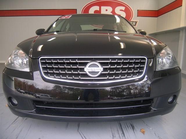 Nissan Altima Pickupslt Quad Cab SWB 4WD 4x4 Truck Sedan