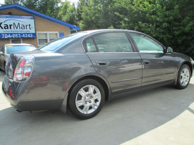 Nissan Altima Pickupslt Quad Cab SWB 4WD 4x4 Truck Sedan