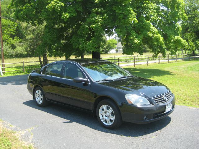Nissan Altima Pickupslt Quad Cab SWB 4WD 4x4 Truck Sedan