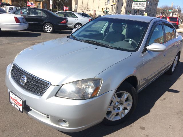 Nissan Altima RAM 2500 CREW SLT Sedan
