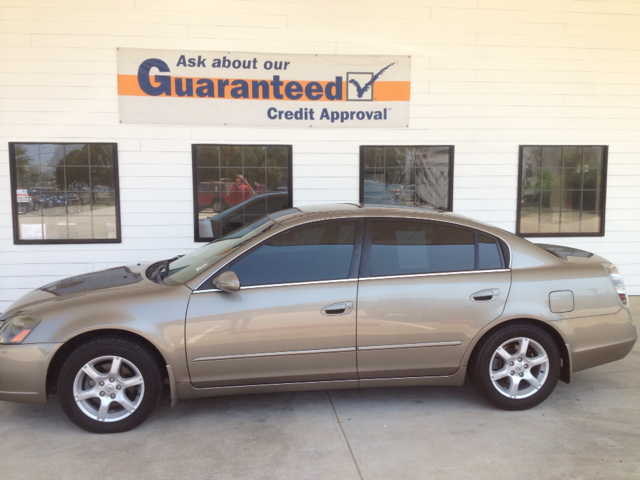 Nissan Altima Pickupslt Quad Cab SWB 4WD 4x4 Truck Sedan