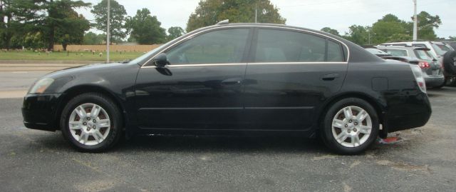 Nissan Altima Pickupslt Quad Cab SWB 4WD 4x4 Truck Sedan