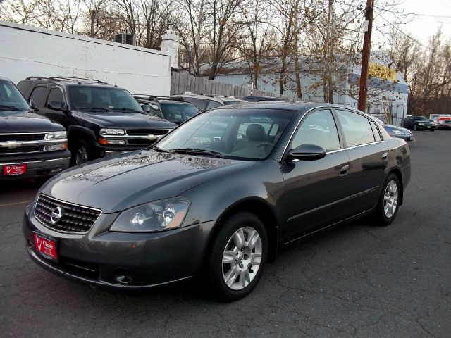 Nissan Altima Pickupslt Quad Cab SWB 4WD 4x4 Truck Sedan