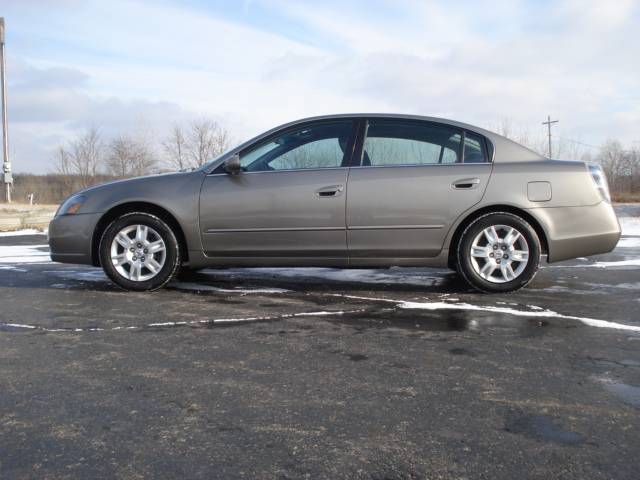 Nissan Altima XR Sedan