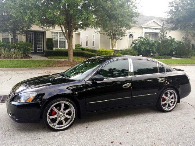 Nissan Altima Pickupslt Quad Cab SWB 4WD 4x4 Truck Sedan