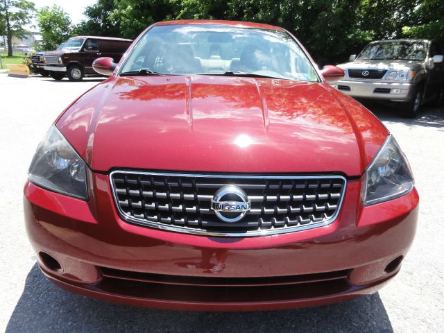 Nissan Altima Pickupslt Quad Cab SWB 4WD 4x4 Truck Sedan