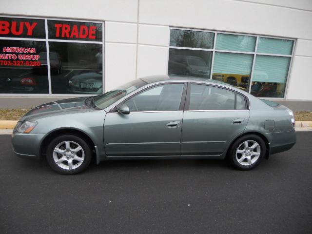 Nissan Altima SE Sedan