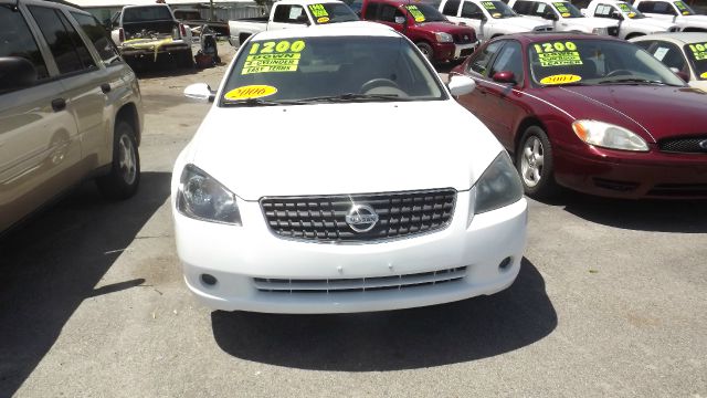 Nissan Altima Pickupslt Quad Cab SWB 4WD 4x4 Truck Sedan