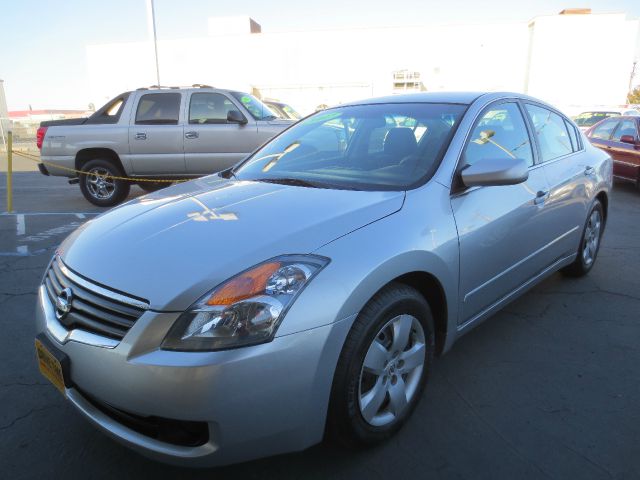 Nissan Altima Pickupslt Quad Cab SWB 4WD 4x4 Truck Sedan